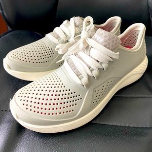 Like new CROCS women’s gray sneakers size 7